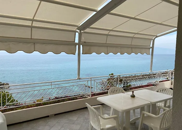 Laura Am - P1 By Interhome