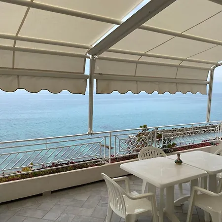 Laura Am - P1 By Interhome