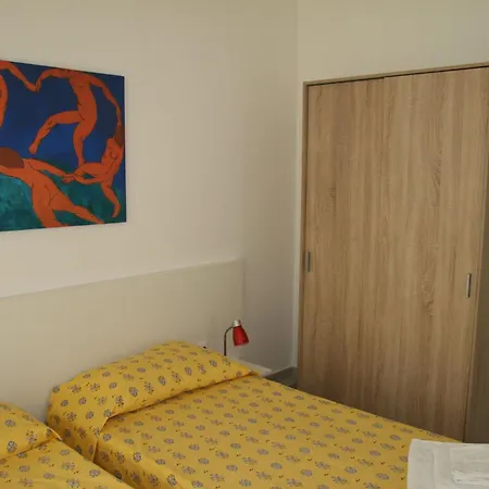 Laura Am - P1 By Interhome *
